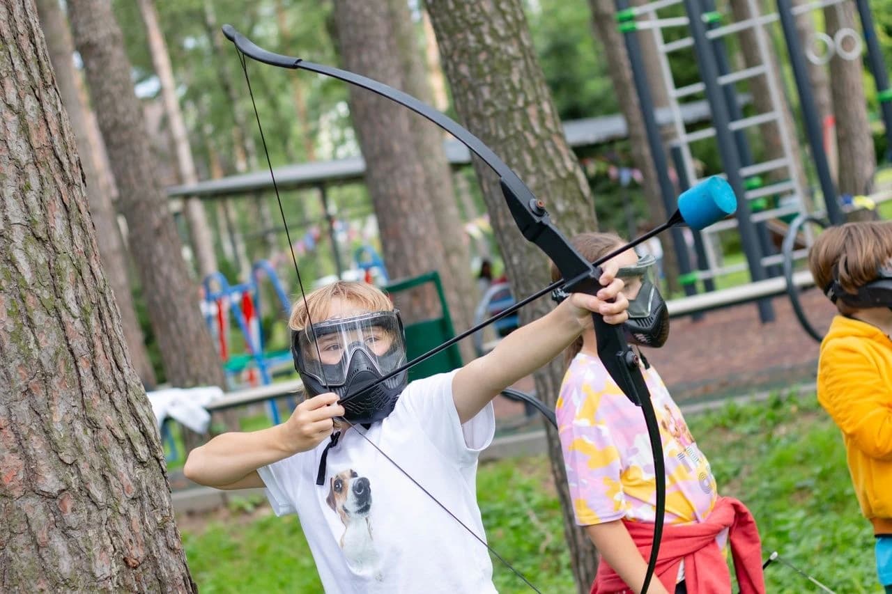 Стрелять из лука