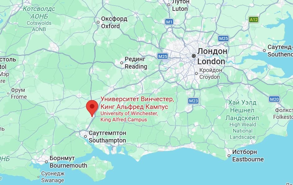 Кампус находится  рядом с центром города: Sparkford Rd, Winchester SO22 4NR, Великобритания. Трансфер до университета: перелёт с багажом и питанием Москва — пересадка (Стамбул или др. город) — Лондон. Из аэропорта дети едут на комфортабельном автобусе.