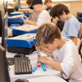 Летние смены робототехники в Изумруде