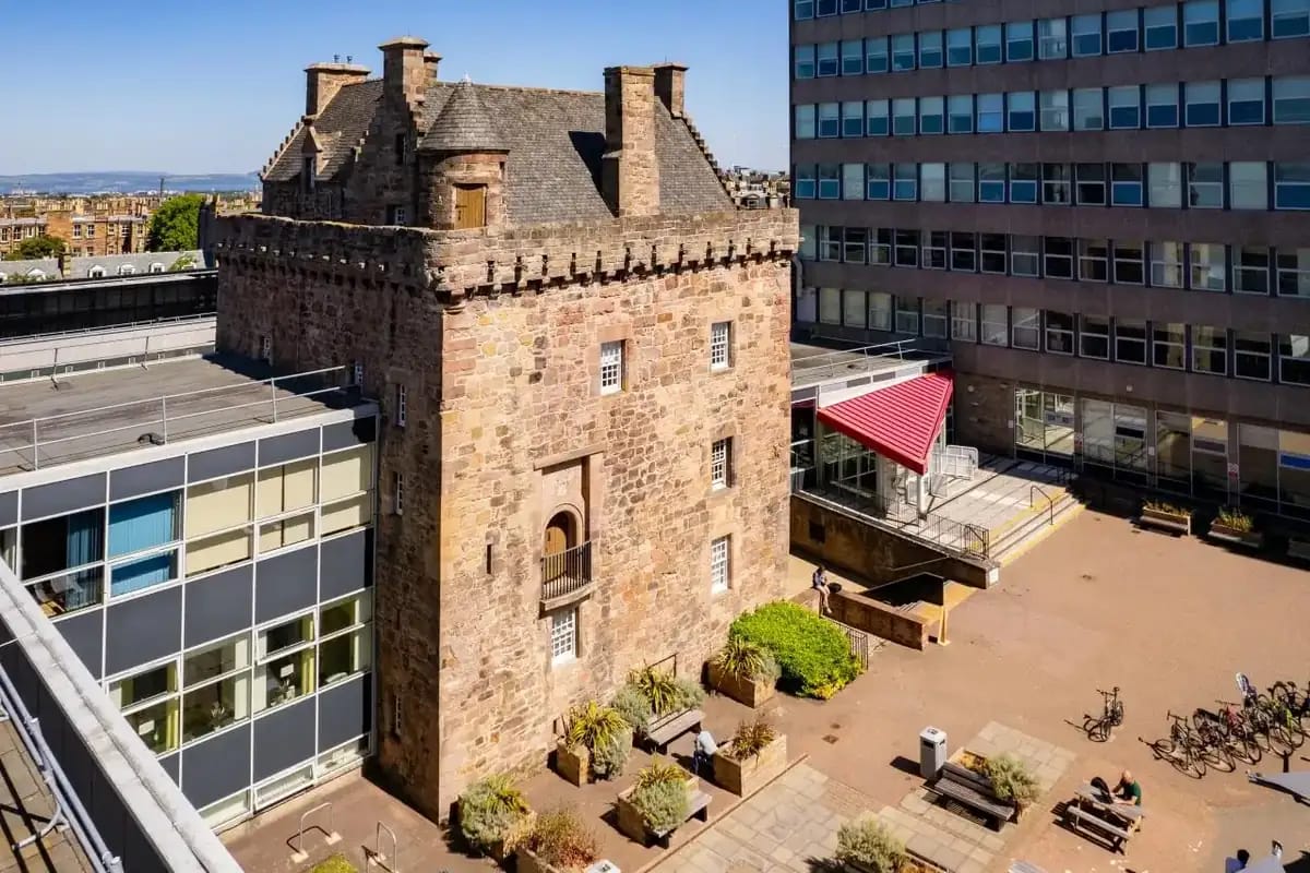Башня в кампусе Merchiston